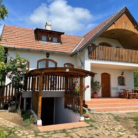 Fuege Vendeghaz Villa Lovas Ngoại thất bức ảnh